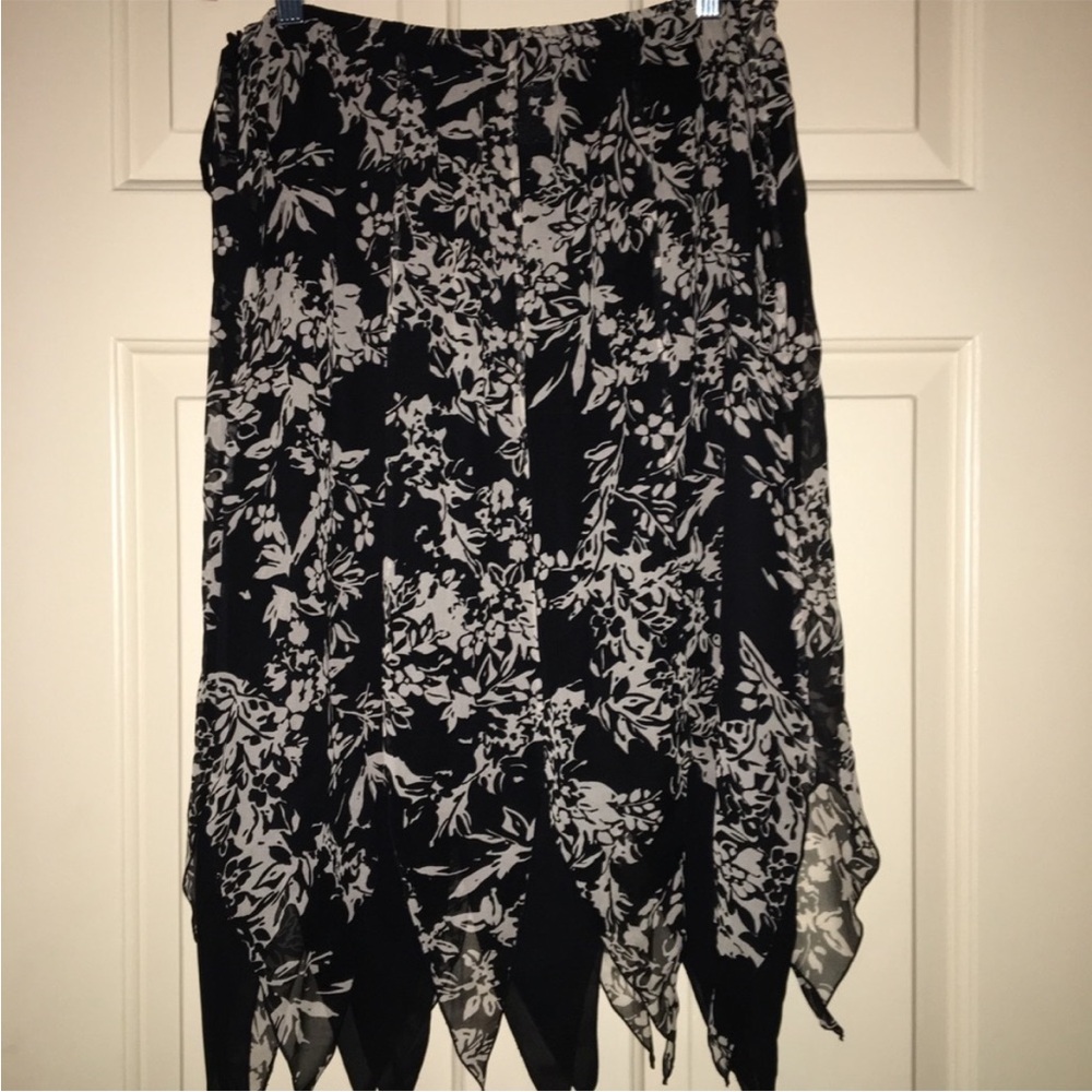 Floral Black and Gray Women's Skirt size 12P EUC
